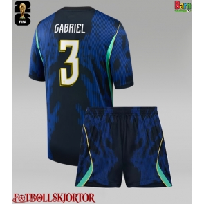 Brasilien Gabriel Magalhaes #3 Borta Kläder Barn VM 2026 Kortärmad (+ Korta byxor)